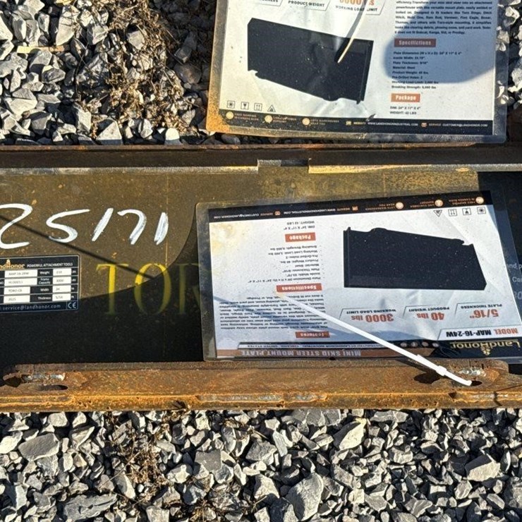 LandHonor mini skid steer mount plate