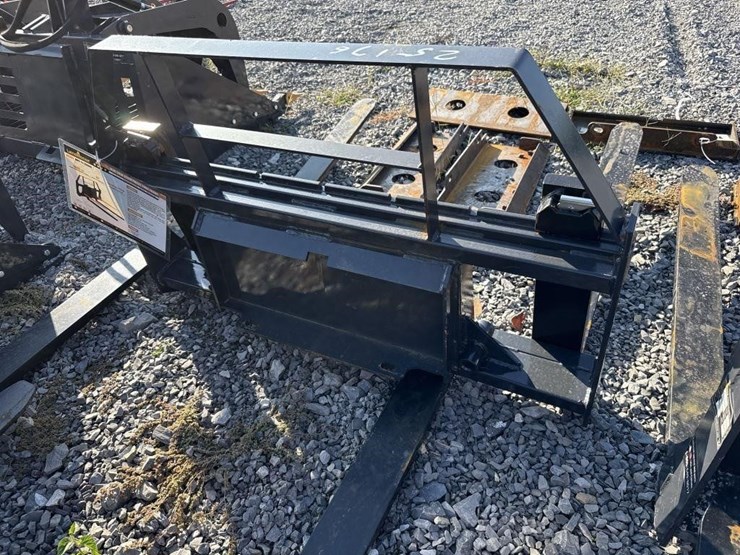 landhonor-mini-skid-steer-pallet-forks-image-2