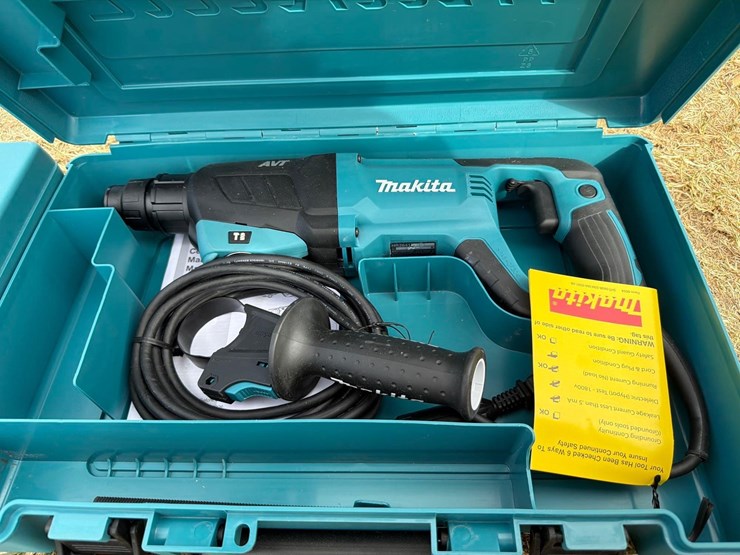 makita-1"-rotary-hammer-corded--hr2641--1-yr-factory-warranty--recon-new-support-equipment-image-1