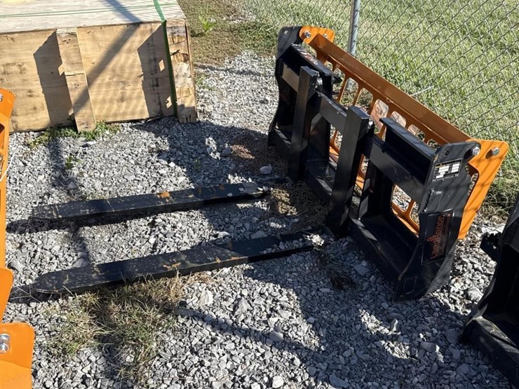 landhonor-42-inch-skid-steer-pallet-forks-image-1
