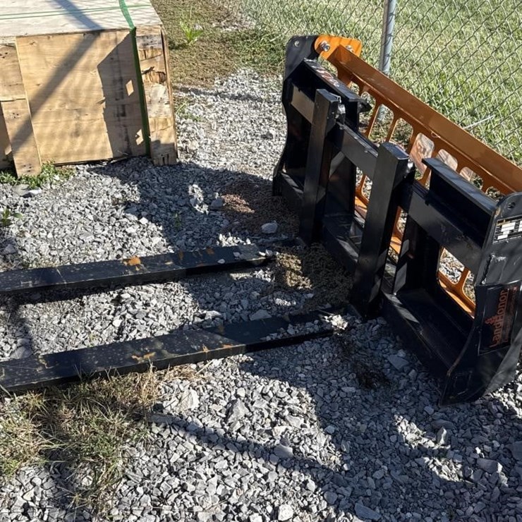 LandHonor 42 inch skid steer pallet forks