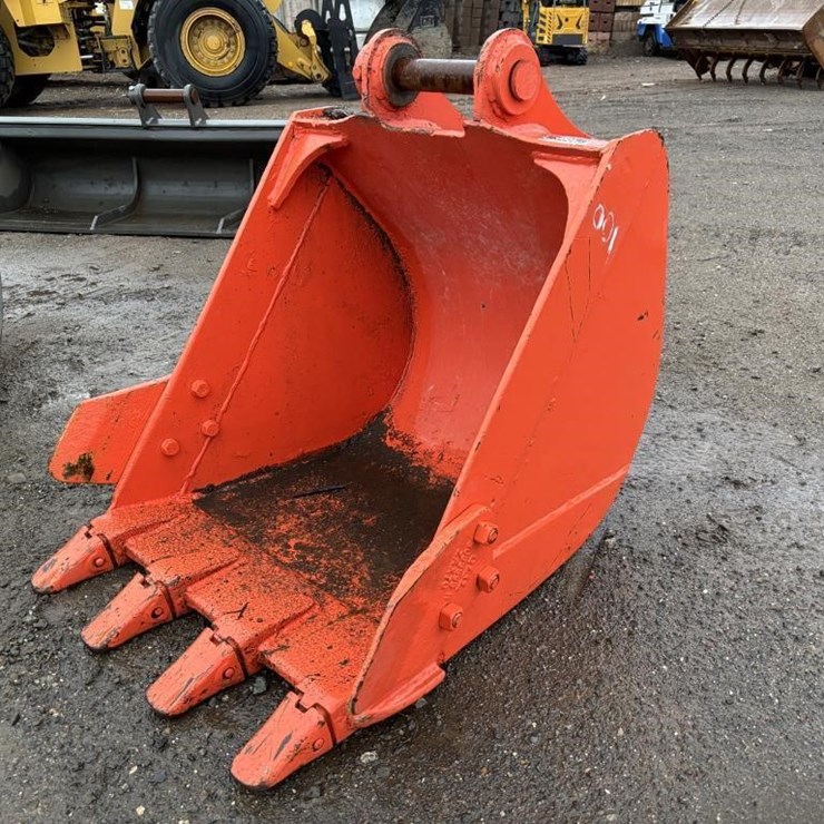 Kubota 27" Excavator Bucket W/Teeth