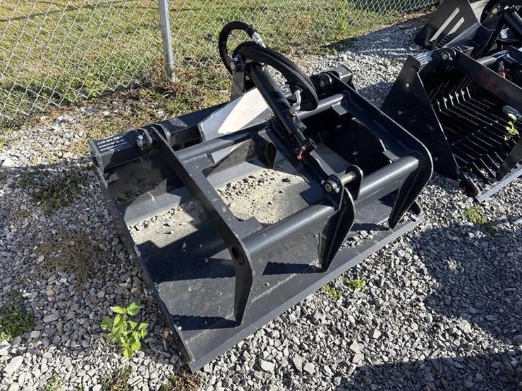 landhonor-mini-skid-steer-grapple-bucket-image-1