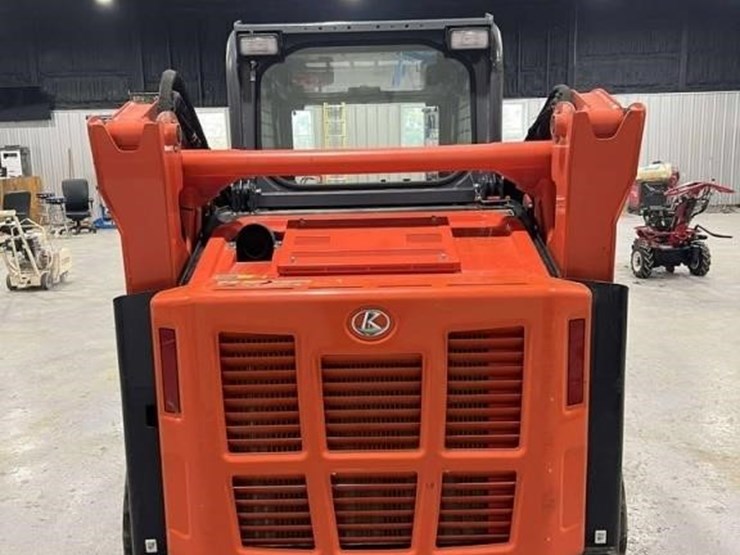 2023-kubota-svl65-image-1