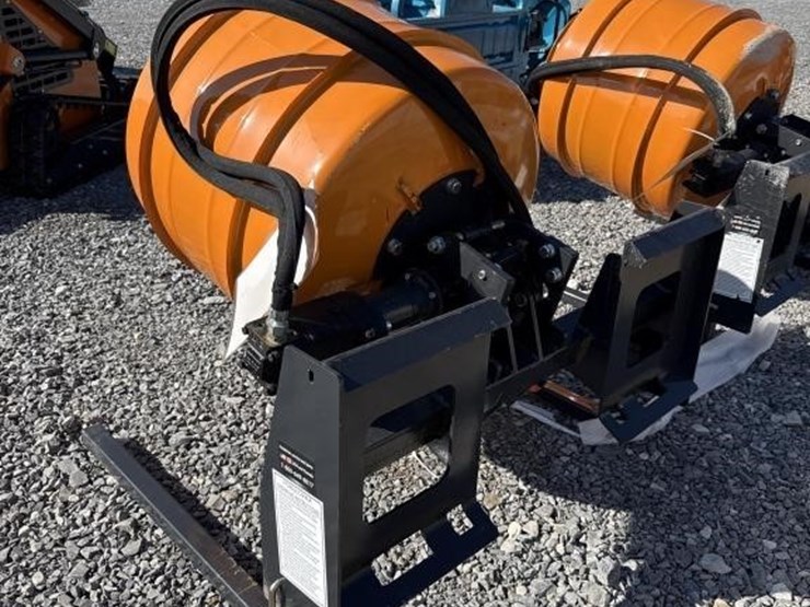 landhonor-skid-steer-hydraulic-concrete-mixer,-image-2