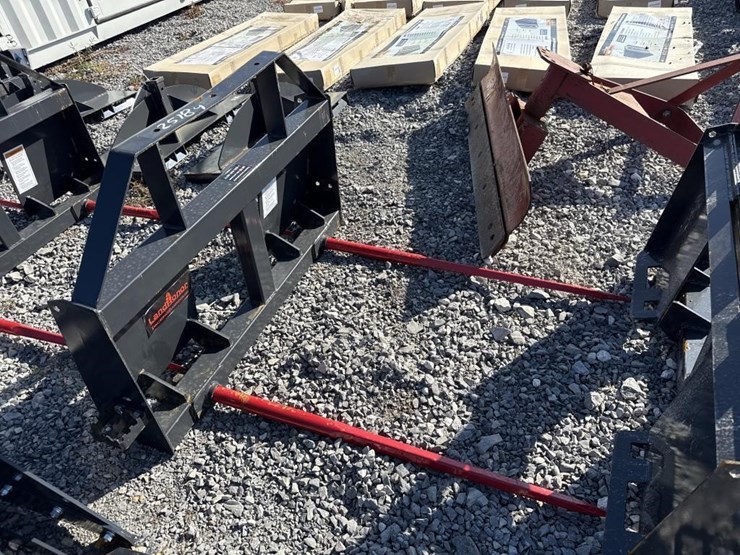 landhonor-skid-steer-bale-spears-image-1