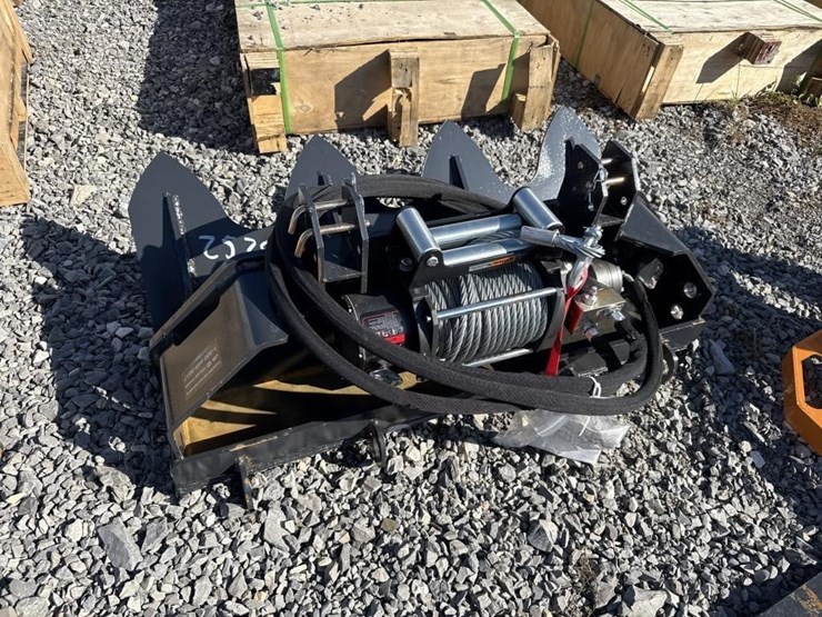 landhonor-skid-steer-15,000-pound-hydraulic-winch-image-1