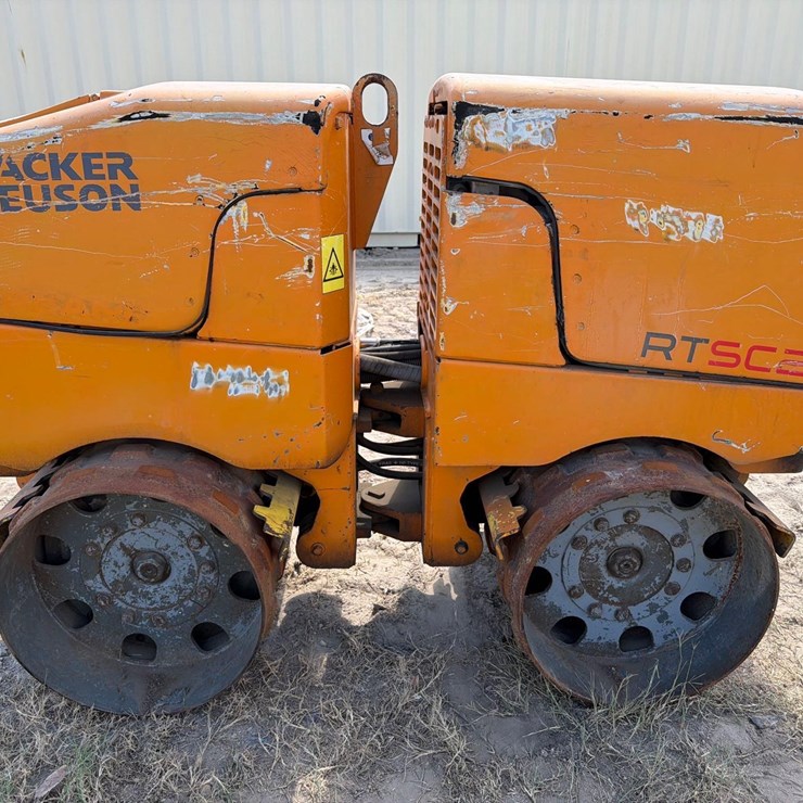 WACKER NEUSON RT82