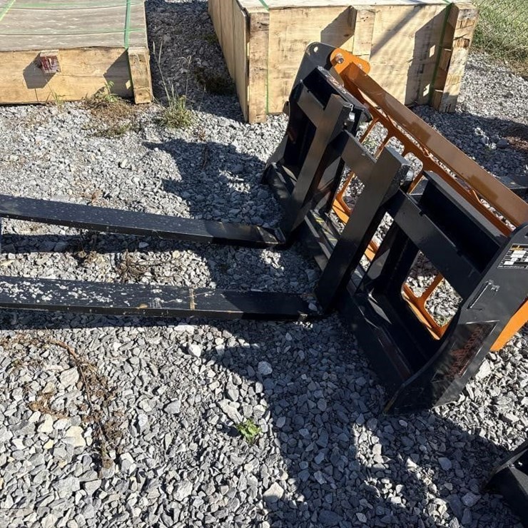 LandHonor 42 inch skid steer pallet forks