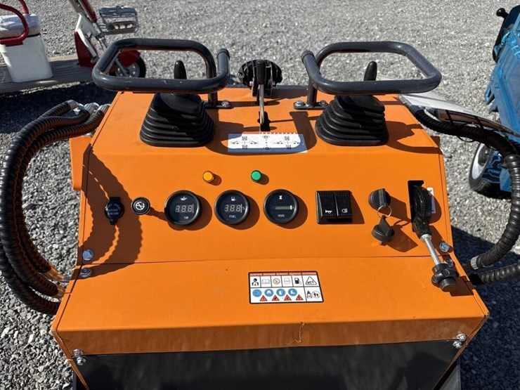 landhonor-23-hp-epa-gasoline-engine-mini-skid-image-6