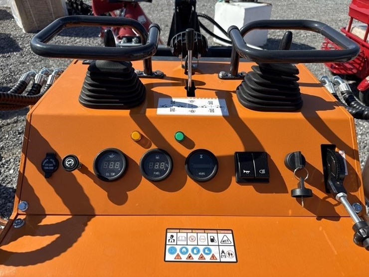 landhonor-23-hp-epa-gasoline-engine-mini-skid-image-6