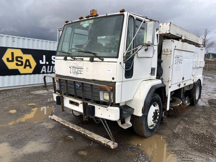 1997-ford-cf8000-image-1