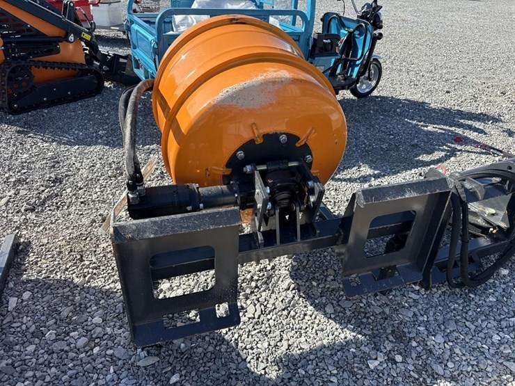 landhonor-skid-steer-hydraulic-concrete-mixer,-image-2