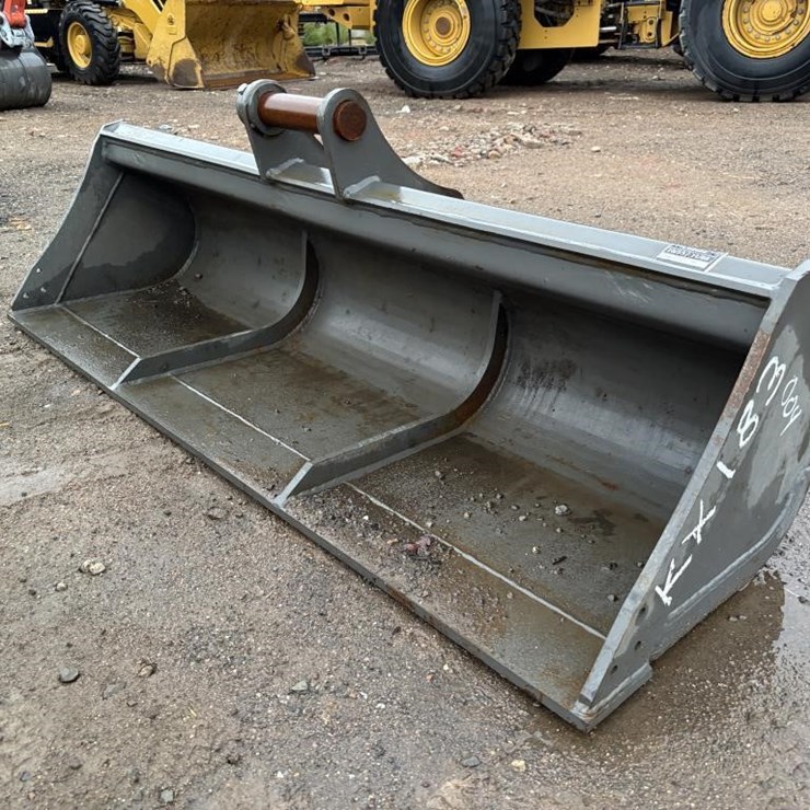Kubota 71" Excavator Clean Up Bucket