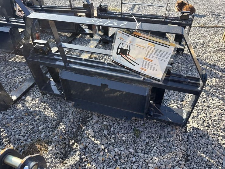 landhonor-mini-skid-steer-pallet-forks-image-2
