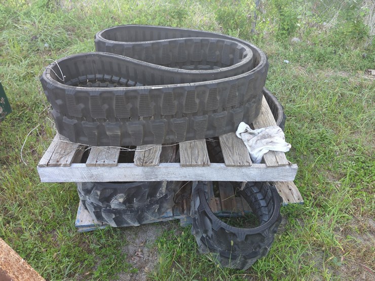 (3)-rubber-tracks-support-equipment-image-1
