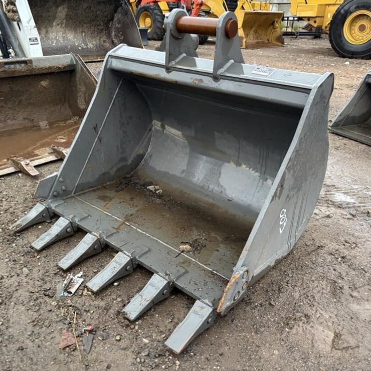 Kubota 41" Excavator Bucket W/Teeth