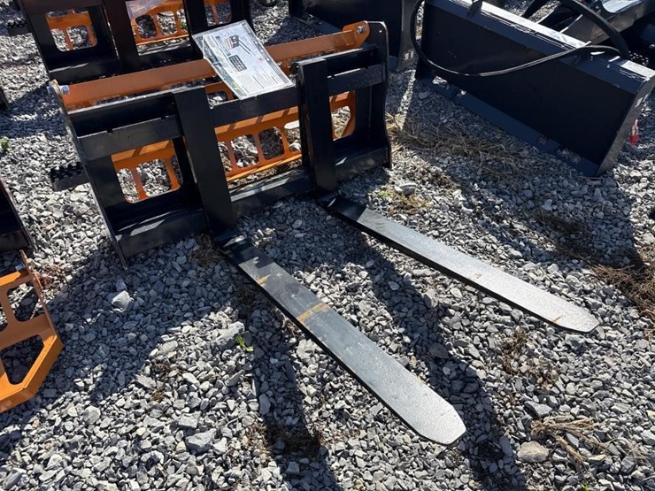 landhonor-42-inch-skid-steer-pallet-forks-image-1
