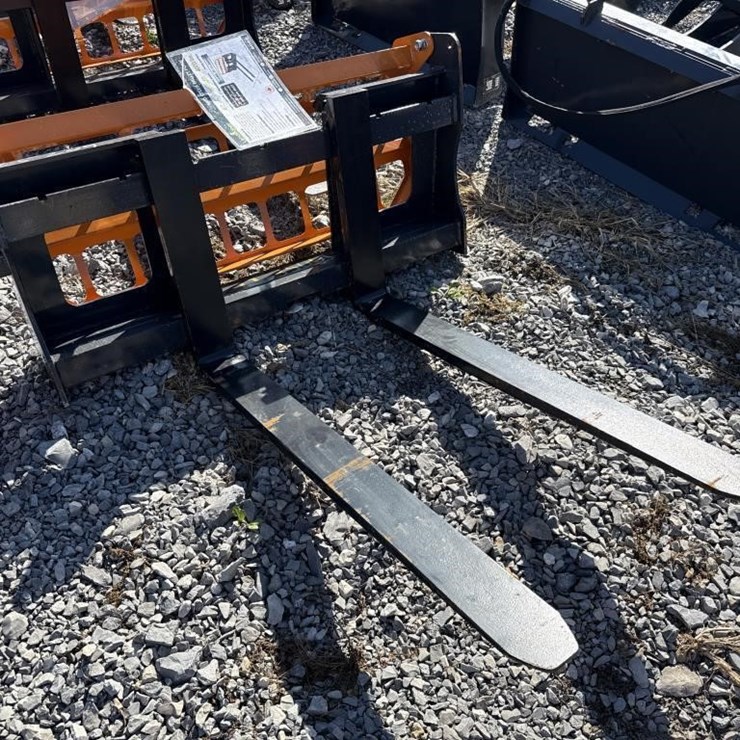 LandHonor 42 inch skid steer pallet forks