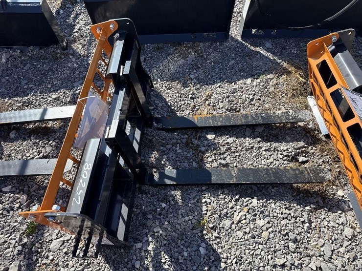 landhonor-42-inch-skid-steer-pallet-forks-image-1