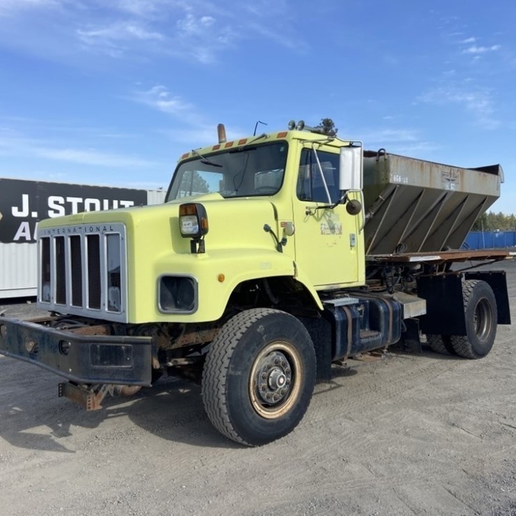 1985 INTERNATIONAL S2600