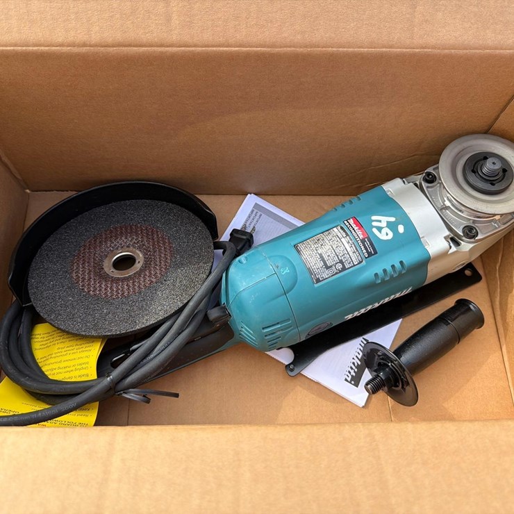 MAKITA 7" ANGLE GRINDER - GA7021 - 1 YR FACTOR WARRANTY NEW SUPPORT EQUIPMENT