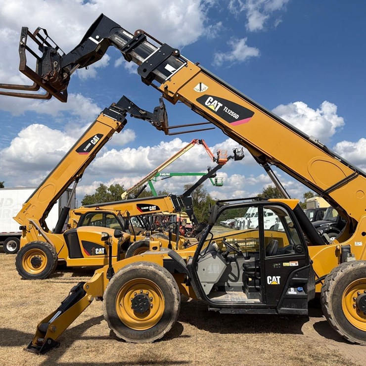 2019 CATERPILLAR TL1255