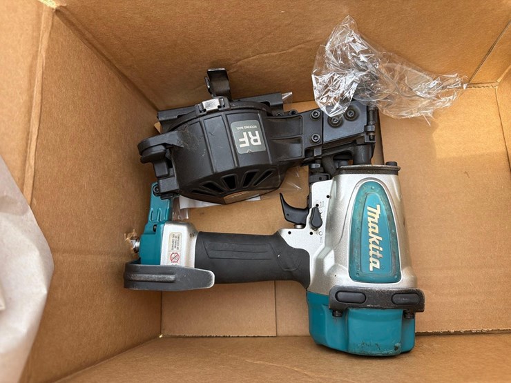 makita-1-3/4"-roofing-coil-pneumatic-nailer-an454-1-yr-factory-warranty--recon-new-support-equipment-image-1
