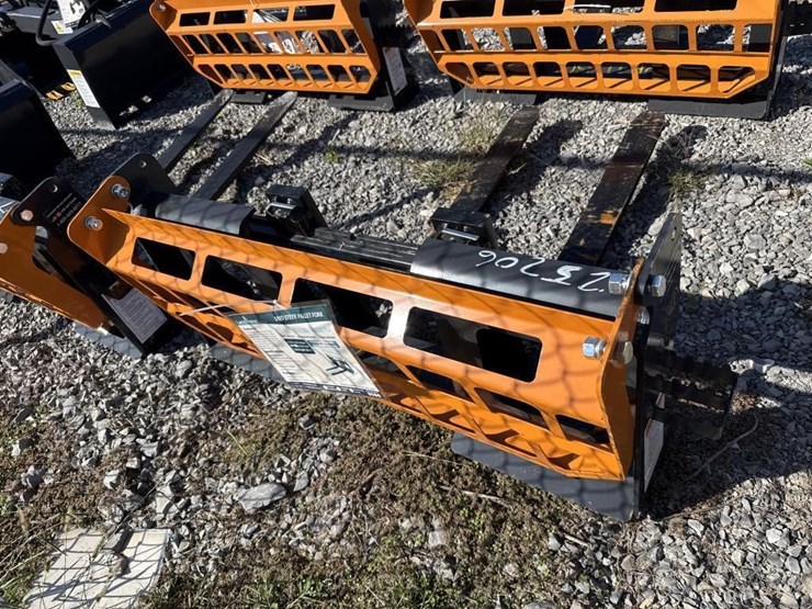 landhonor-42-inch-skid-steer-pallet-forks-image-2