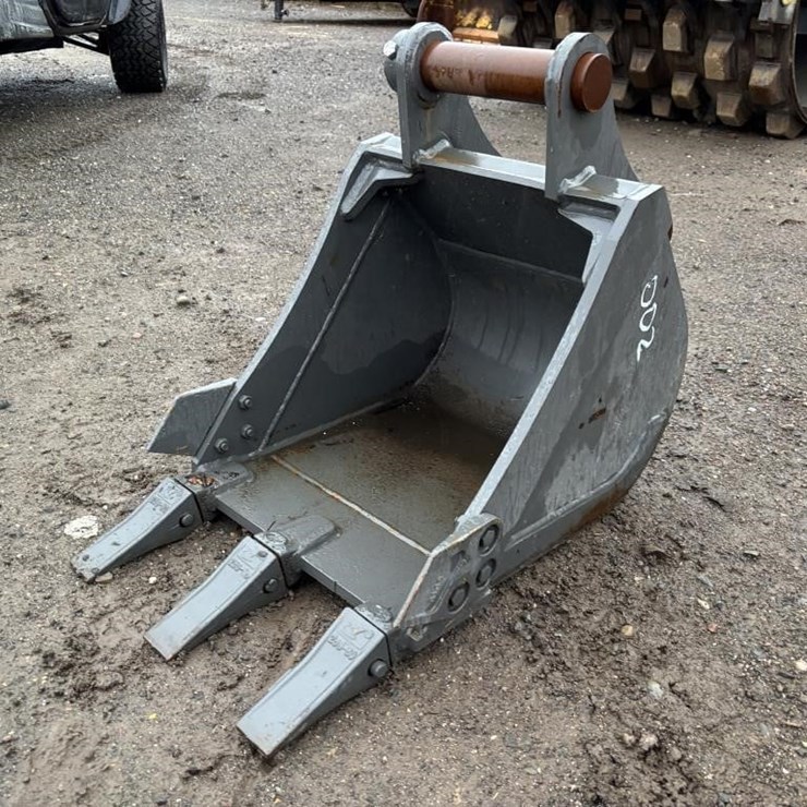 Kubota 18" Excavator Bucket W/Teeth