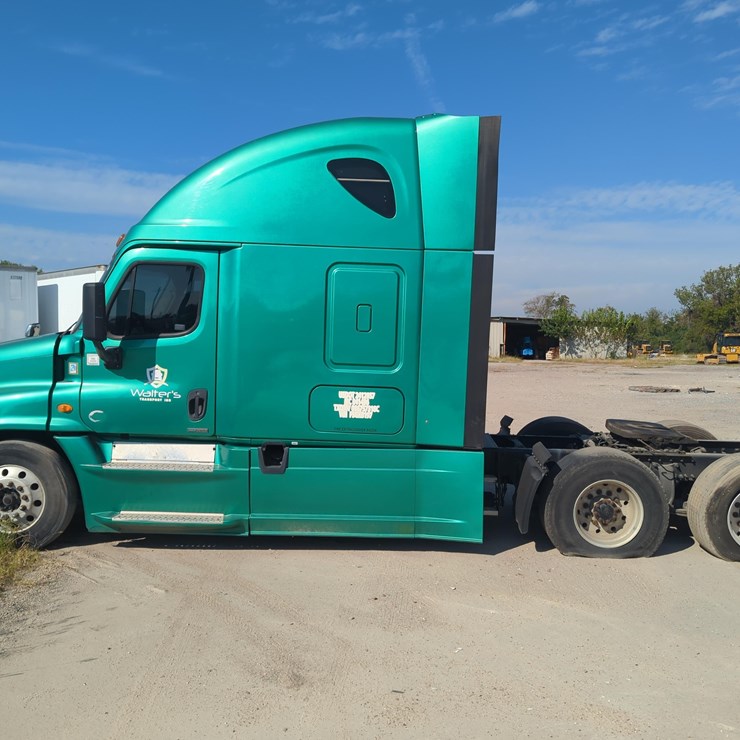 2015 FREIGHTLINER CASCADIA 125