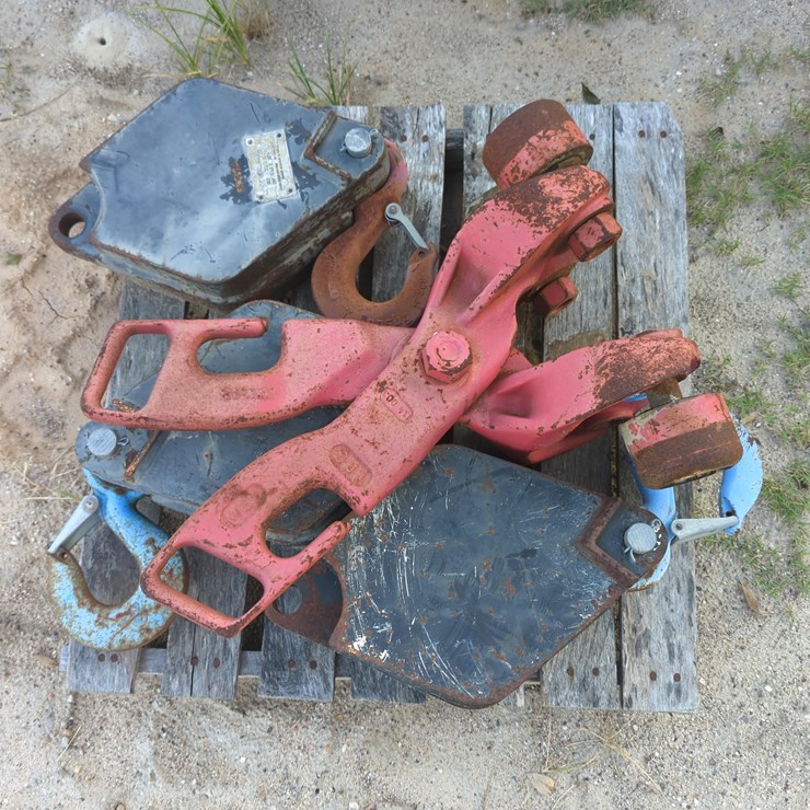 (2) PULLIES SUPPORT EQUIPMENT