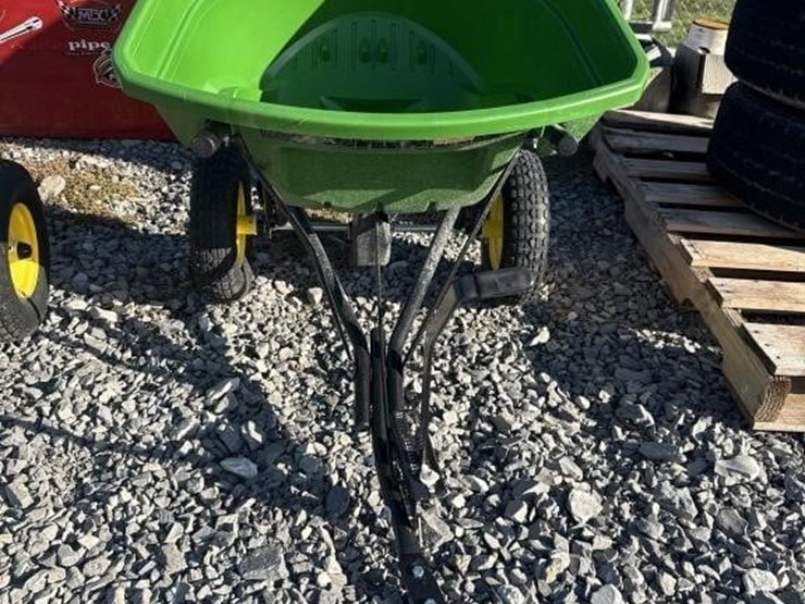 lawn-spreader-image-1
