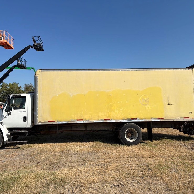 2003 INTERNATIONAL DURASTAR 4300