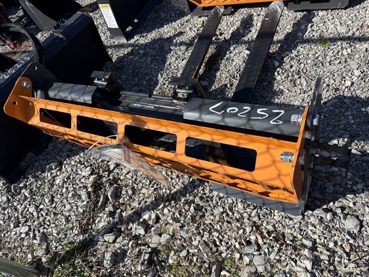 landhonor-42-inch-skid-steer-pallet-forks-image-2