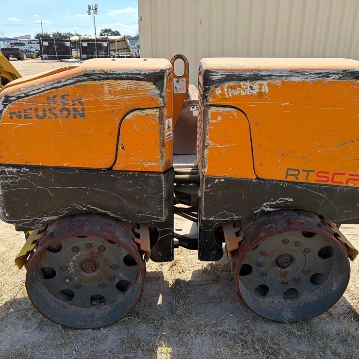 WACKER NEUSON RT82