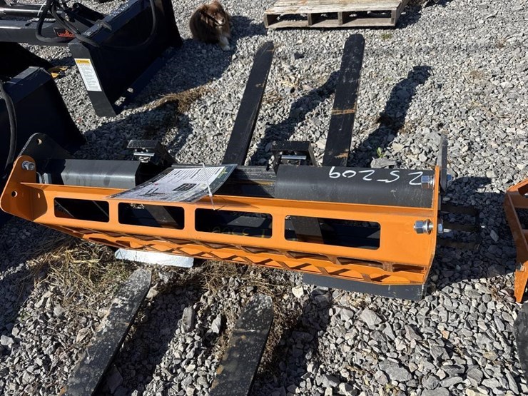 landhonor-42-inch-skid-steer-pallet-forks-image-2