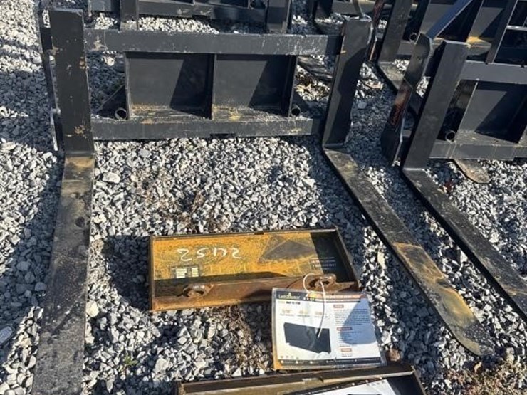 landhonor-mini-skid-steer-pallet,-fork-image-1
