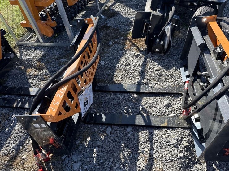 landhonor-48-inch-hydraulic-pallet-forks-image-1