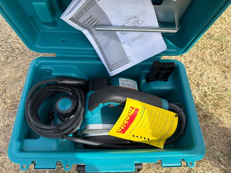 makita-3-1/4"-planer---kp0800---image-1