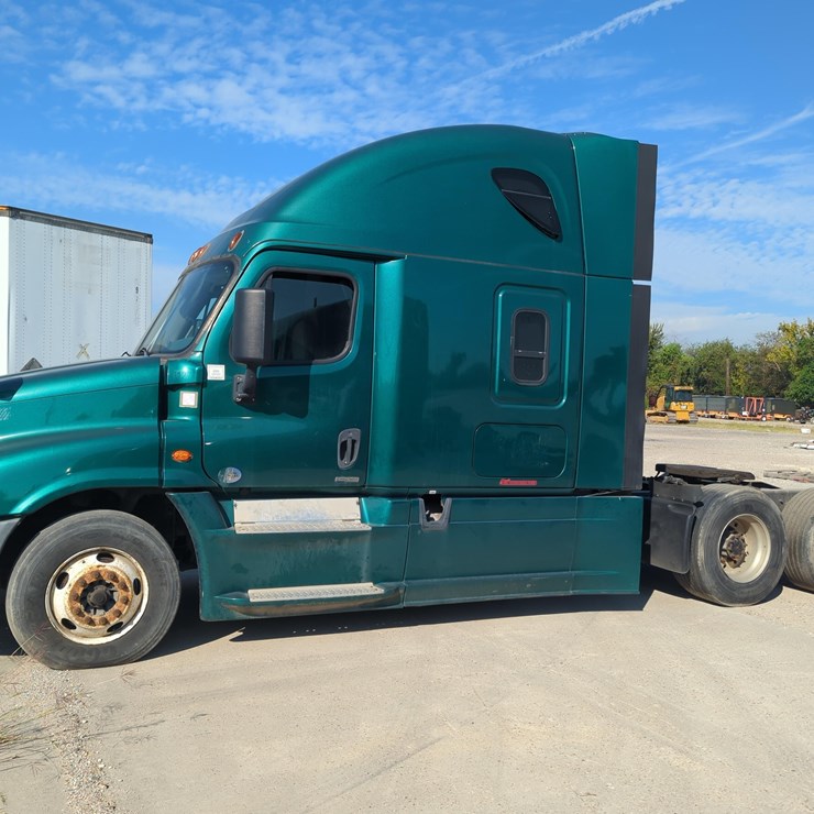 2015 FREIGHTLINER CASCADIA 125