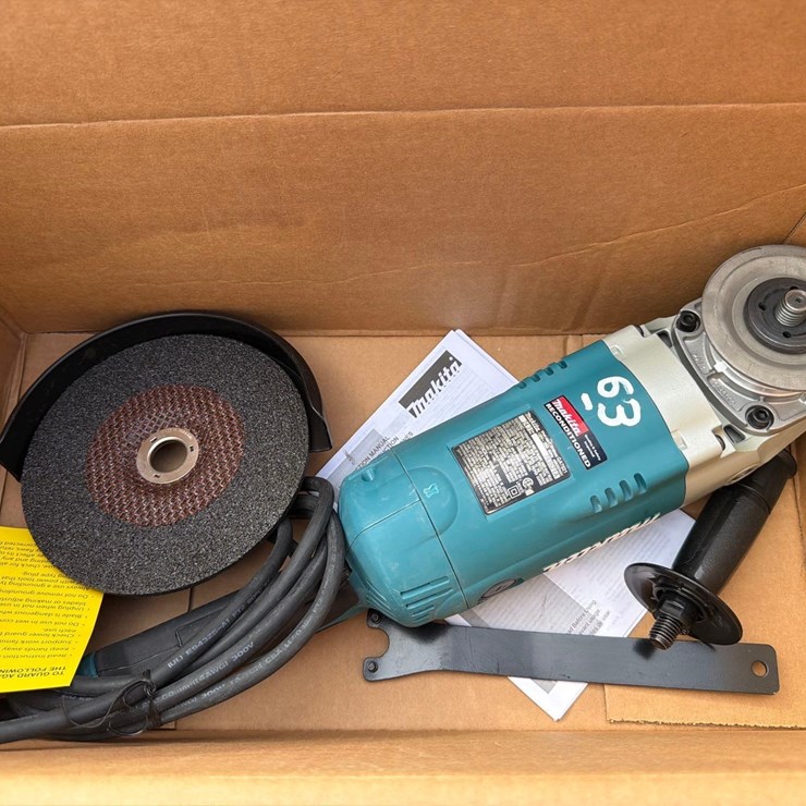 MAKITA 7" ANGLE GRINDER - GA7021 - 1 YR FACTOR WARRANTY NEW SUPPORT EQUIPMENT