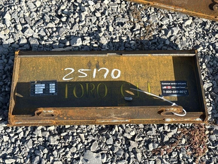 landhonor-mini-skid-steer-mount-plate-image-1