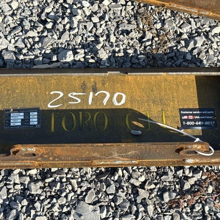 LandHonor mini skid steer mount plate