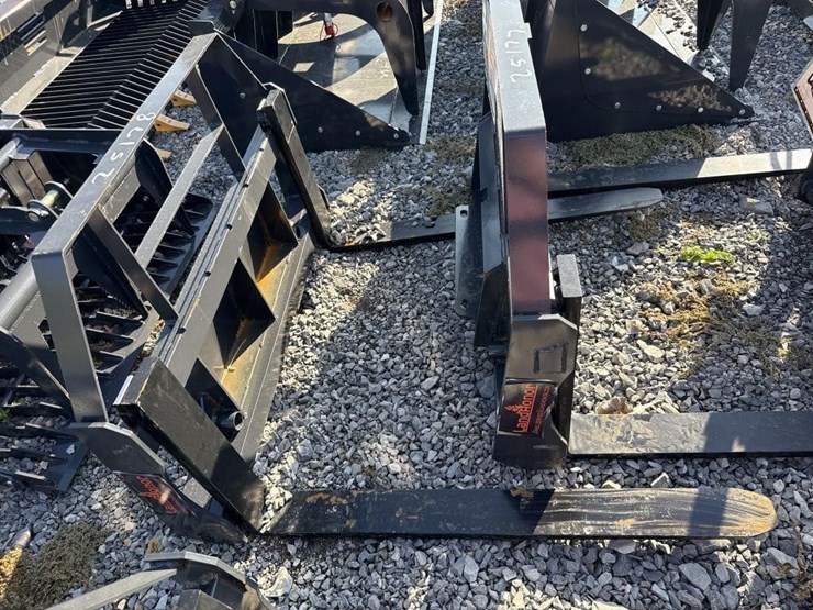 landhonor-mini-skid-steer-pallet-forks-image-1