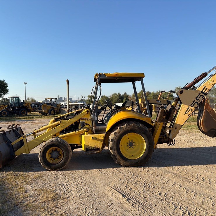 NEW HOLLAND 555E