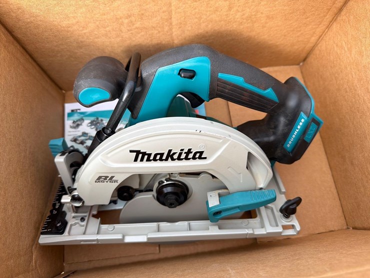 makita-18-v-lxt-lithium-ion-brushless-cordless-6-1/2"-circular-saw-tool-only--xsh03z--image-1