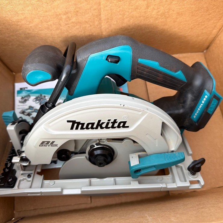 MAKITA 18 V LXT LITHIUM ION BRUSHLESS CORDLESS 6 1/2" CIRCULAR SAW TOOL ONLY -XSH03Z-