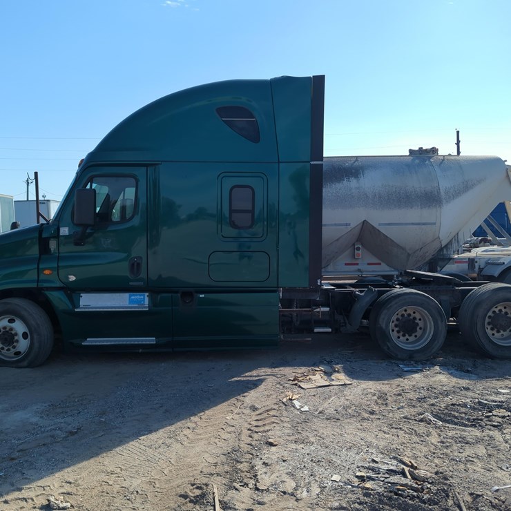 2015 FREIGHTLINER CASCADIA 125