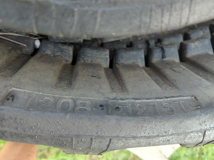 (3)-rubber-tracks-support-equipment-image-3